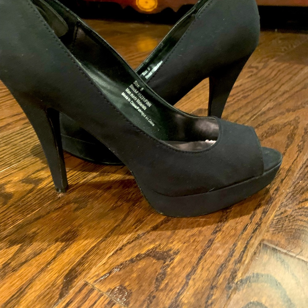 Women’s peep toe heals